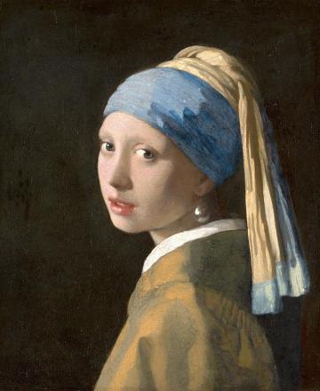 Peinture à l'huile sur toile représentant le portrait en buste d'une jeune femme anonyme, de trois quart dos, avec une perle nacrée comme boucle d'oreille